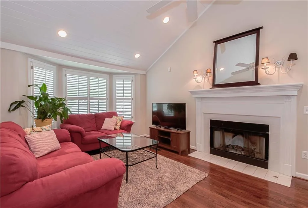 301 Windsor Parkway, Sandy Springs, Georgia 30342, 3 Bedrooms Bedrooms, ,2 BathroomsBathrooms,Residential,Sold,301 Windsor Parkway,5896152