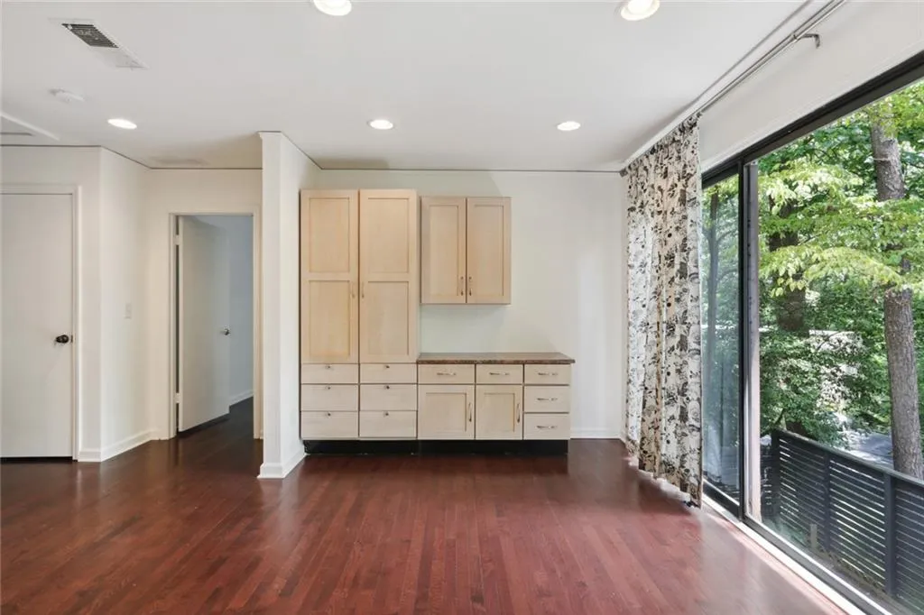 53 Forrest, Atlanta, Georgia 30328, 2 Bedrooms Bedrooms, ,2 BathroomsBathrooms,Residential,Sold,53 Forrest,7095819