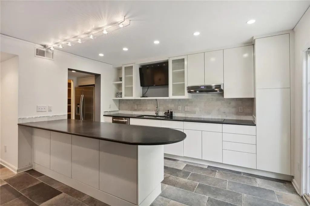 53 Forrest, Atlanta, Georgia 30328, 2 Bedrooms Bedrooms, ,2 BathroomsBathrooms,Residential,Sold,53 Forrest,7095819