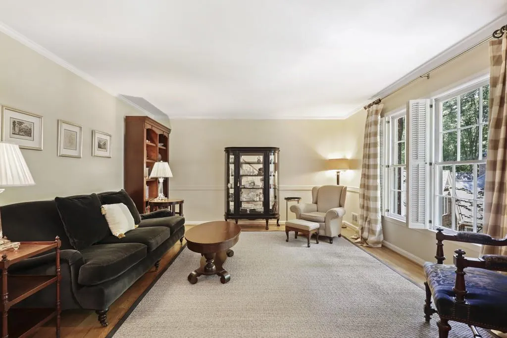 309 Brixham Court, Sandy Springs, Georgia 30328, 4 Bedrooms Bedrooms, ,2 BathroomsBathrooms,Residential,Sold,309 Brixham Court,6903464