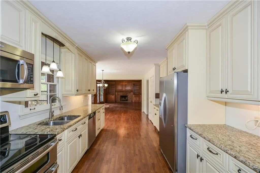 335 Cannady Court, Sandy Springs, Georgia 30350, 5 Bedrooms Bedrooms, ,4 BathroomsBathrooms,Residential,Sold,335 Cannady Court,6984703