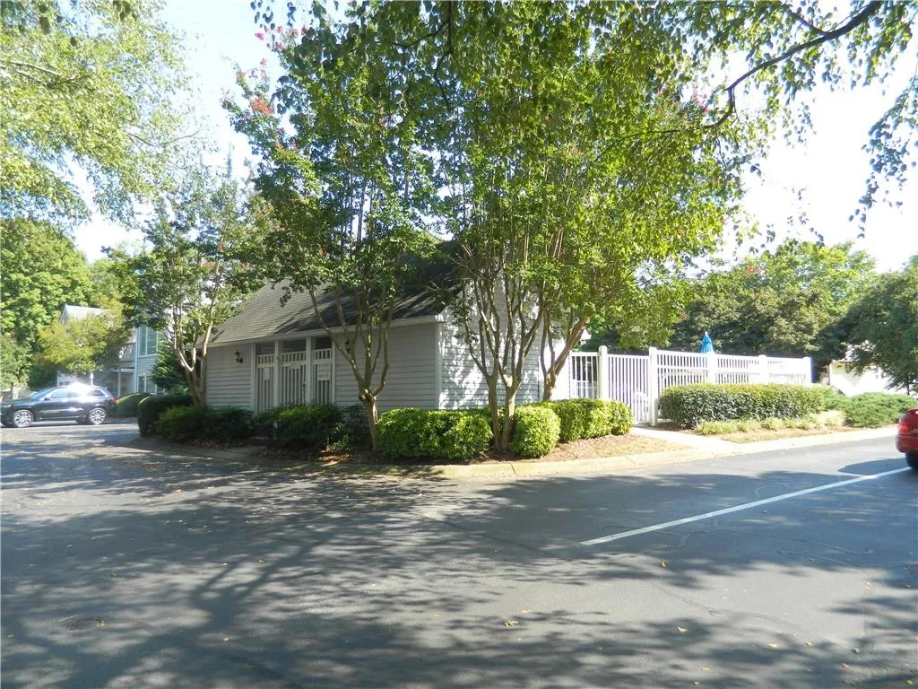908 Natchez Trace, Sandy Springs, Georgia 30350, 2 Bedrooms Bedrooms, ,2 BathroomsBathrooms,Residential,Sold,908 Natchez Trace,6612117