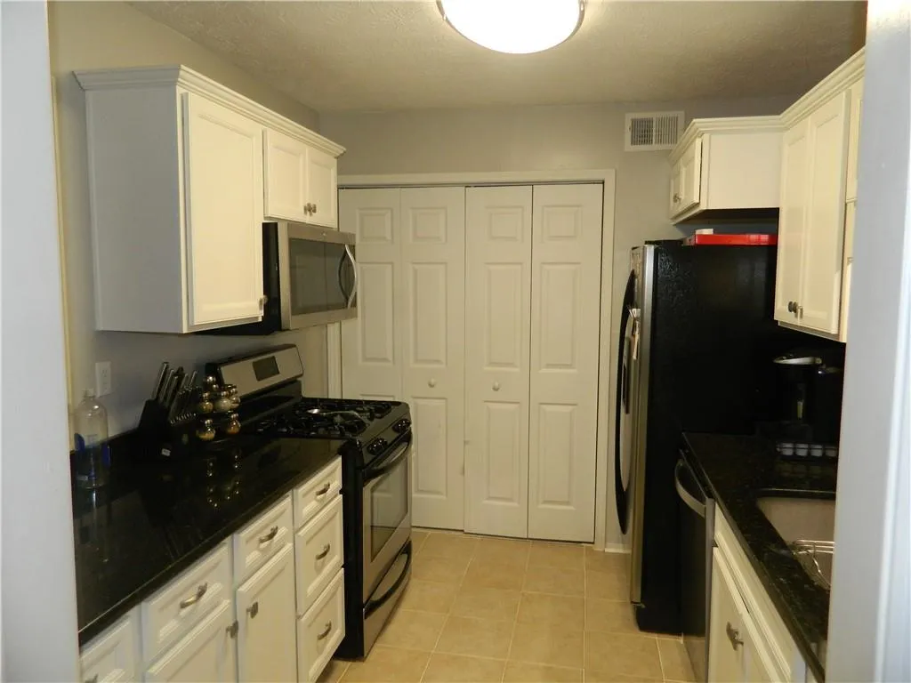 908 Natchez Trace, Sandy Springs, Georgia 30350, 2 Bedrooms Bedrooms, ,2 BathroomsBathrooms,Residential,Sold,908 Natchez Trace,6612117