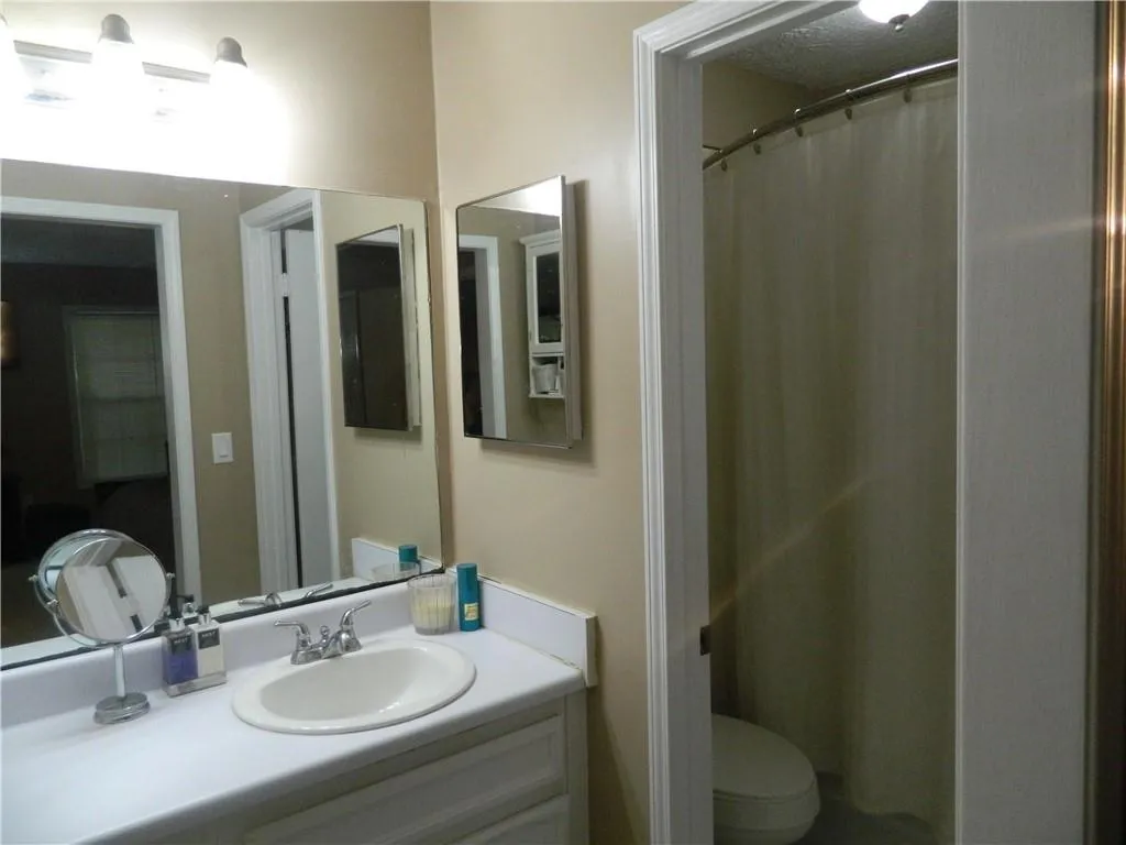 908 Natchez Trace, Sandy Springs, Georgia 30350, 2 Bedrooms Bedrooms, ,2 BathroomsBathrooms,Residential,Sold,908 Natchez Trace,6612117