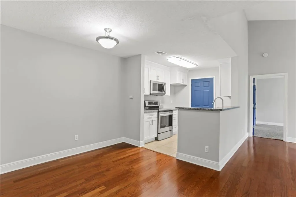 8303 Santa Fe Parkway, Sandy Springs, Georgia 30350, 2 Bedrooms Bedrooms, ,2 BathroomsBathrooms,Residential,Sold,8303 Santa Fe Parkway,6722196