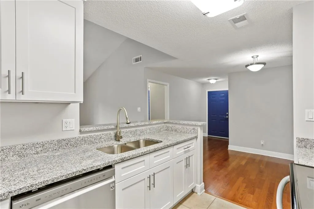 8303 Santa Fe Parkway, Sandy Springs, Georgia 30350, 2 Bedrooms Bedrooms, ,2 BathroomsBathrooms,Residential,Sold,8303 Santa Fe Parkway,6722196