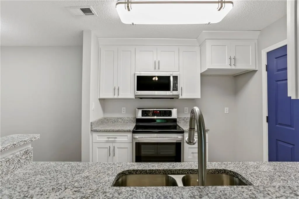 8303 Santa Fe Parkway, Sandy Springs, Georgia 30350, 2 Bedrooms Bedrooms, ,2 BathroomsBathrooms,Residential,Sold,8303 Santa Fe Parkway,6722196