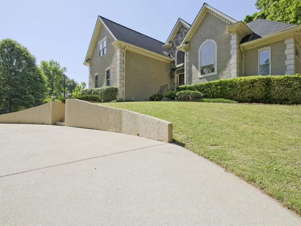 2105 Dunwoody Heritage Drive, Sandy Springs, Georgia 30350, 6 Bedrooms Bedrooms, ,4 BathroomsBathrooms,Residential,Sold,2105 Dunwoody Heritage Drive,5520887