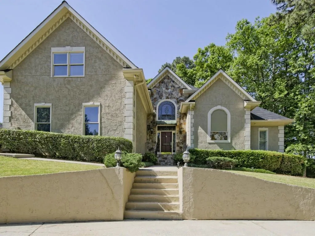 2105 Dunwoody Heritage Drive, Sandy Springs, Georgia 30350, 6 Bedrooms Bedrooms, ,4 BathroomsBathrooms,Residential,Sold,2105 Dunwoody Heritage Drive,5520887