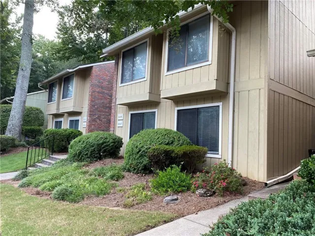Renovated lower level unit