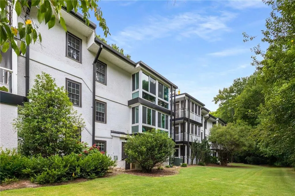 1445 Monroe Drive Ne Unit 40c, Atlanta, Georgia 30324, 2 Bedrooms Bedrooms, ,2 BathroomsBathrooms,Residential,For Sale,1445 Monroe Drive Ne Unit 40c,7610302