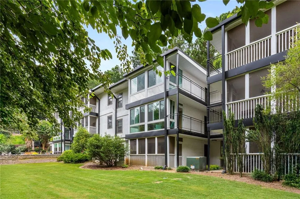 1445 Monroe Drive Ne Unit 40c, Atlanta, Georgia 30324, 2 Bedrooms Bedrooms, ,2 BathroomsBathrooms,Residential,For Sale,1445 Monroe Drive Ne Unit 40c,7610302