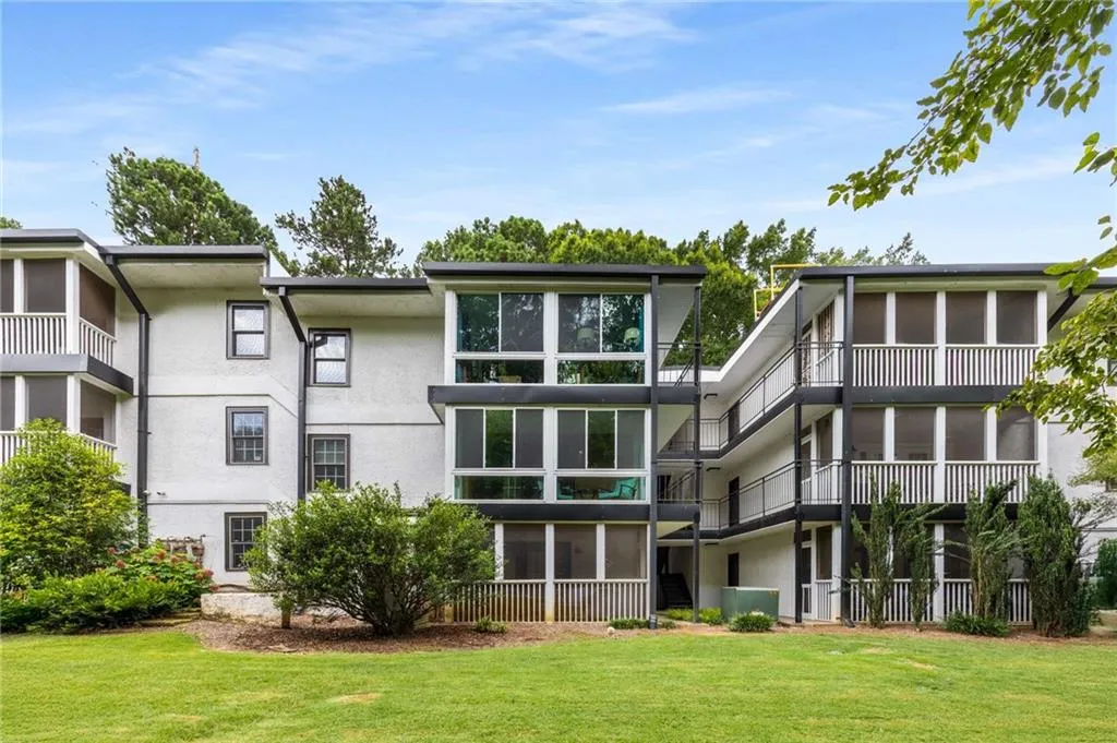 1445 Monroe Drive Ne Unit 40c, Atlanta, Georgia 30324, 2 Bedrooms Bedrooms, ,2 BathroomsBathrooms,Residential,For Sale,1445 Monroe Drive Ne Unit 40c,7610302