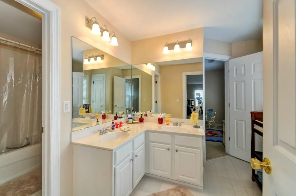 280 Wembley Circle, Sandy Springs, Georgia 30328, 5 Bedrooms Bedrooms, ,4 BathroomsBathrooms,Residential,Sold,280 Wembley Circle,5513049