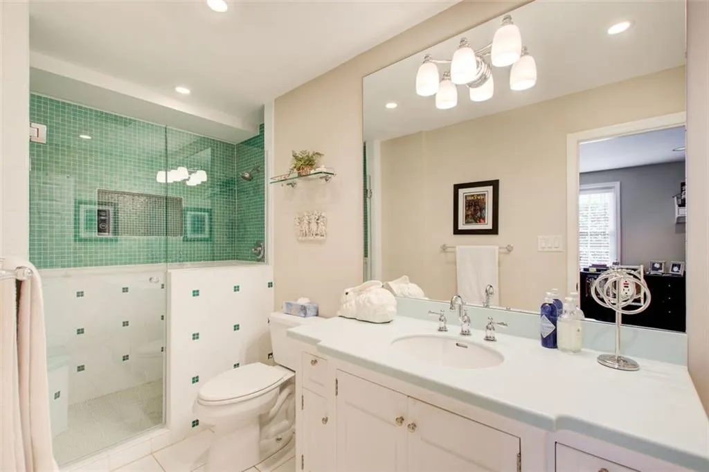 Full Bath on Terrace Level
