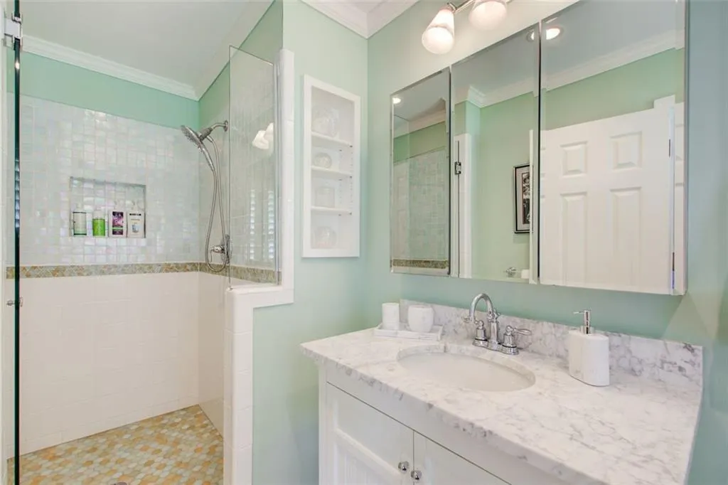 Bath  connects main level bedrooms #2 and #3