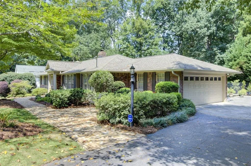 1100 Balmoral Road, Atlanta, Georgia 30319, 4 Bedrooms Bedrooms, ,3 BathroomsBathrooms,Residential,Sold,1100 Balmoral Road,7446448