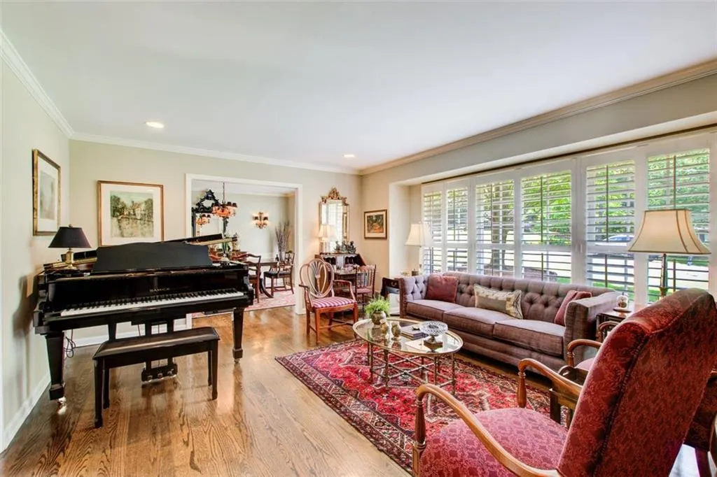 1100 Balmoral Road, Atlanta, Georgia 30319, 4 Bedrooms Bedrooms, ,3 BathroomsBathrooms,Residential,Sold,1100 Balmoral Road,7446448