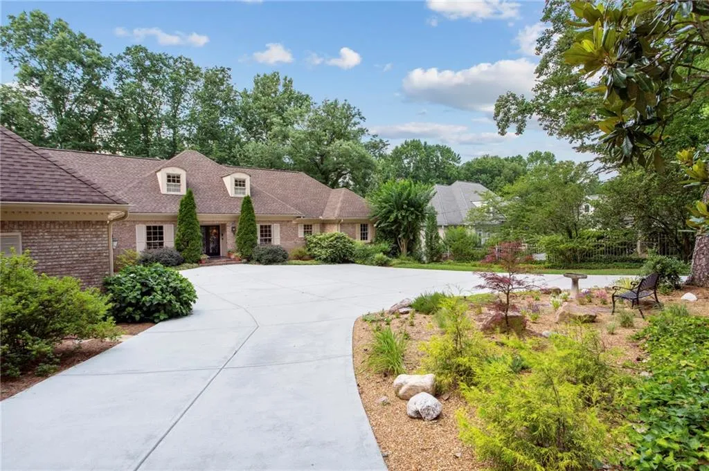 545 Mount Vernon Highway Nw, Sandy Springs, Georgia 30327, 5 Bedrooms Bedrooms, ,4 BathroomsBathrooms,Residential,Sold,545 Mount Vernon Highway Nw,7238074