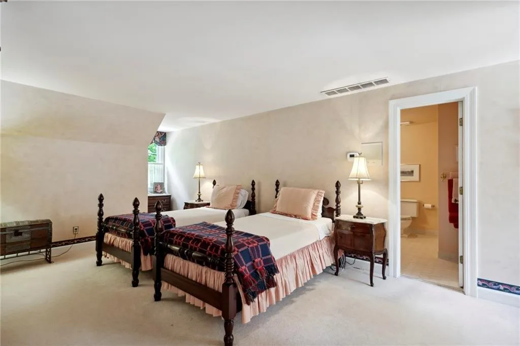 545 Mount Vernon Highway Nw, Sandy Springs, Georgia 30327, 5 Bedrooms Bedrooms, ,4 BathroomsBathrooms,Residential,Sold,545 Mount Vernon Highway Nw,7238074