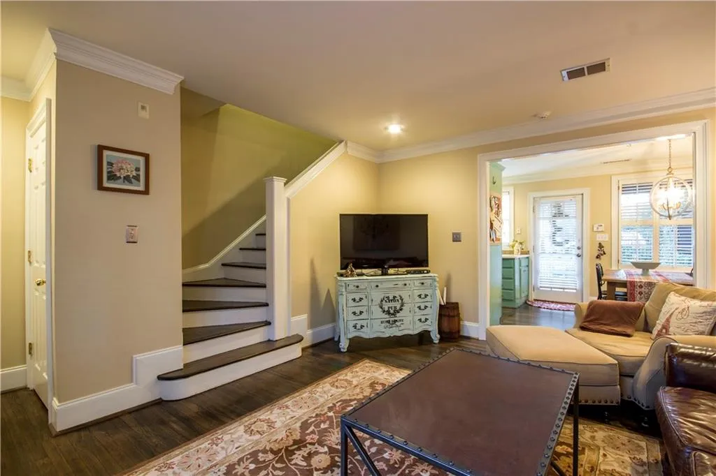 93 Sheridan Drive Ne Unit 3, Atlanta, Georgia 30305, 2 Bedrooms Bedrooms, ,1 BathroomBathrooms,Residential,Sold,93 Sheridan Drive Ne Unit 3,5632093