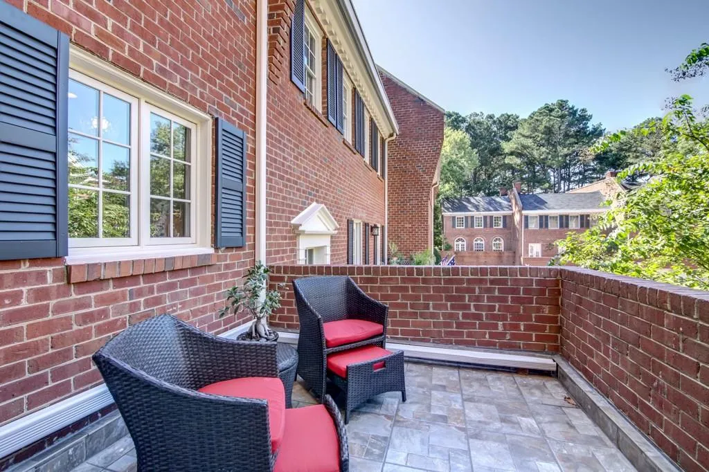 315 Jefferson Circle Unit 315, Sandy Springs, Georgia 30328, 3 Bedrooms Bedrooms, ,2 BathroomsBathrooms,Residential,Sold,315 Jefferson Circle Unit 315,5755740