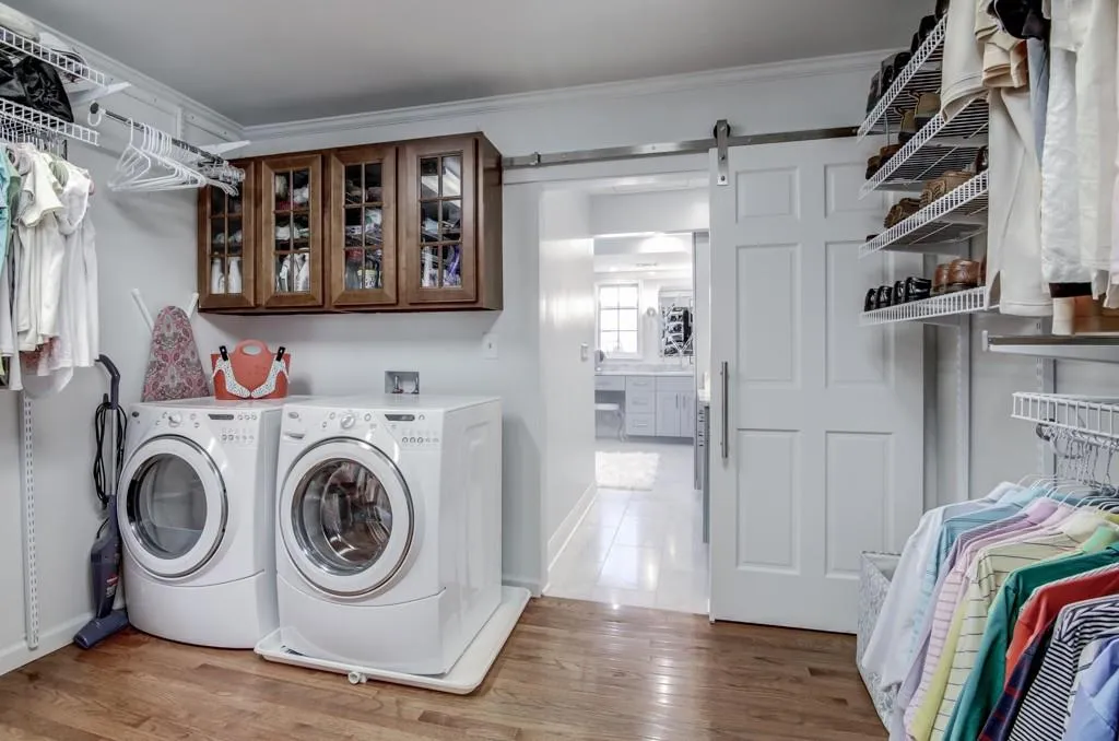 315 Jefferson Circle Unit 315, Sandy Springs, Georgia 30328, 3 Bedrooms Bedrooms, ,2 BathroomsBathrooms,Residential,Sold,315 Jefferson Circle Unit 315,5755740