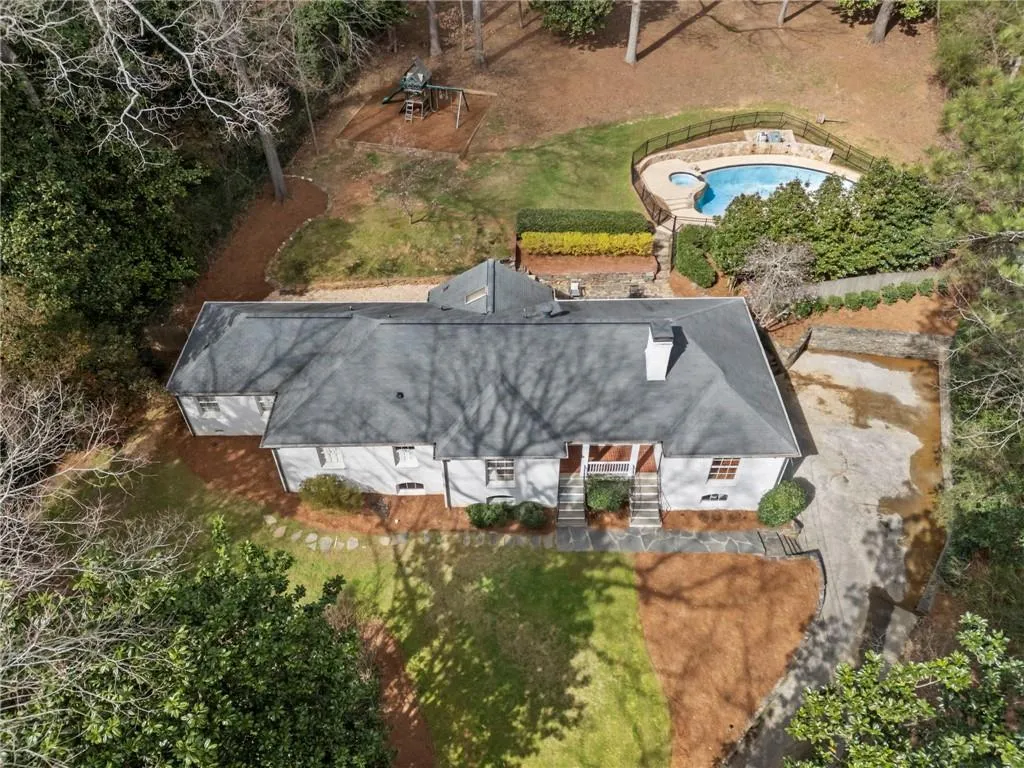 1129 E Beechwood Drive Nw, Atlanta, Georgia 30327, 5 Bedrooms Bedrooms, 0 ,3 BathroomsBathrooms,Residential,For Sale,1129 E Beechwood Drive Nw,7736819