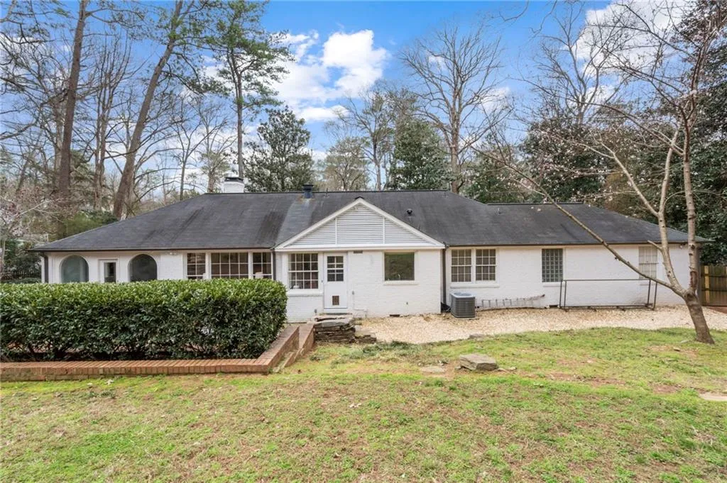 1129 E Beechwood Drive Nw, Atlanta, Georgia 30327, 5 Bedrooms Bedrooms, 0 ,3 BathroomsBathrooms,Residential,For Sale,1129 E Beechwood Drive Nw,7736819