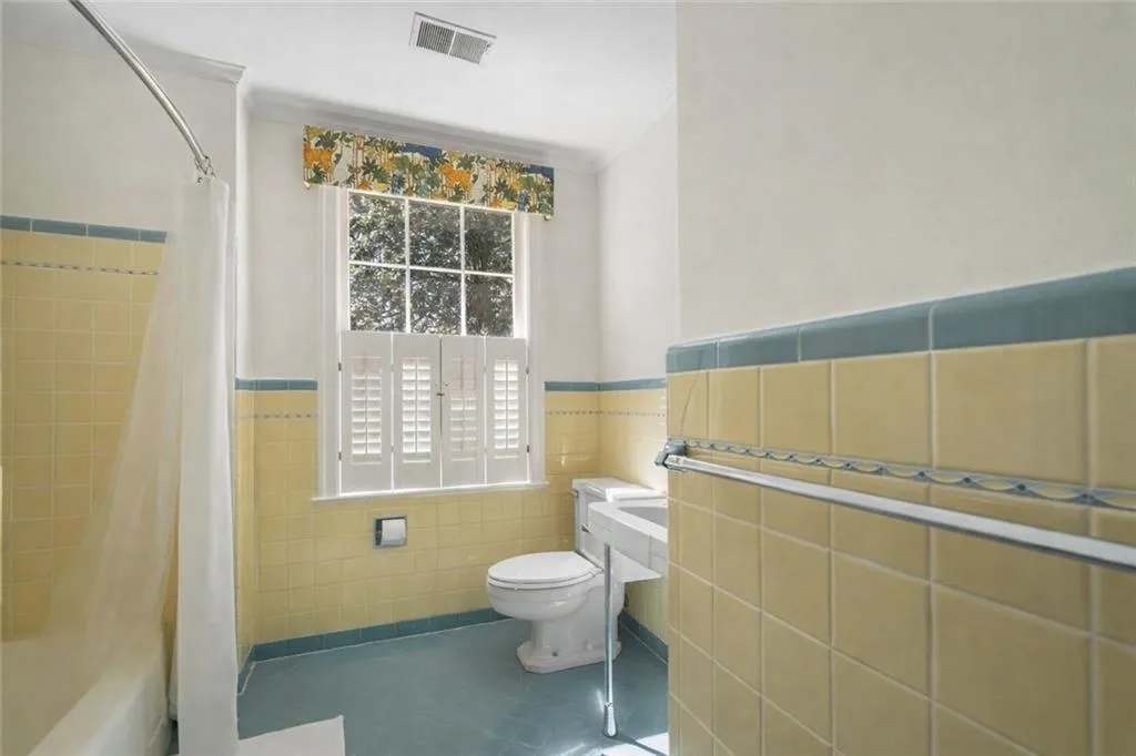 1129 E Beechwood Drive Nw, Atlanta, Georgia 30327, 5 Bedrooms Bedrooms, 0 ,3 BathroomsBathrooms,Residential,For Sale,1129 E Beechwood Drive Nw,7736819