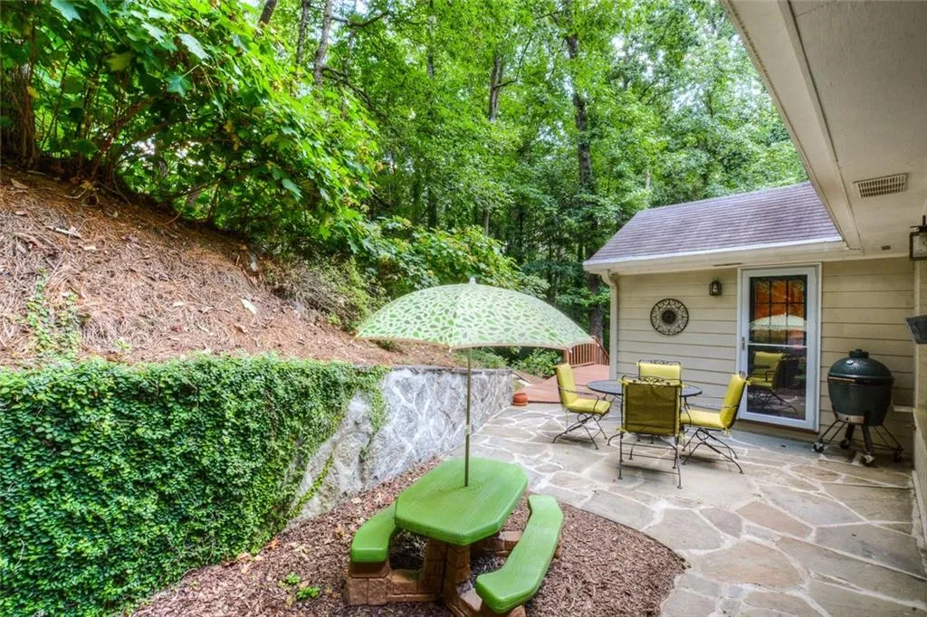 255 River Springs Drive, Atlanta, Georgia 30328, 4 Bedrooms Bedrooms, ,3 BathroomsBathrooms,Residential,Sold,255 River Springs Drive,5878677