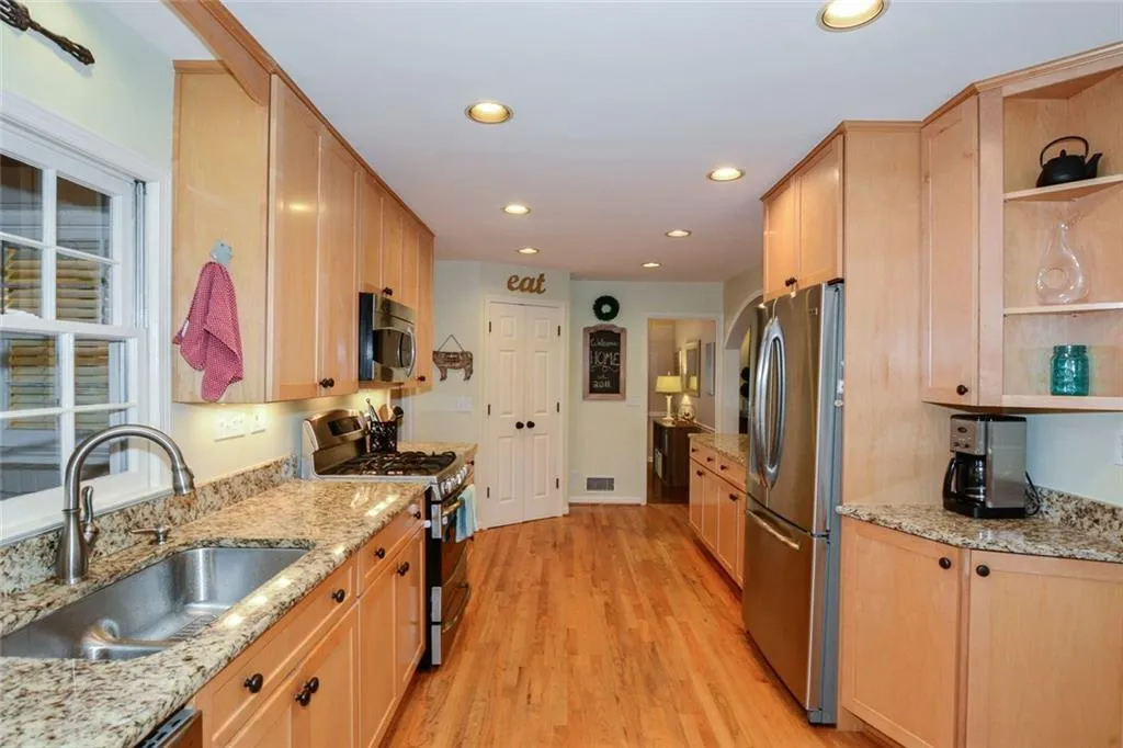 255 River Springs Drive, Atlanta, Georgia 30328, 4 Bedrooms Bedrooms, ,3 BathroomsBathrooms,Residential,Sold,255 River Springs Drive,5878677