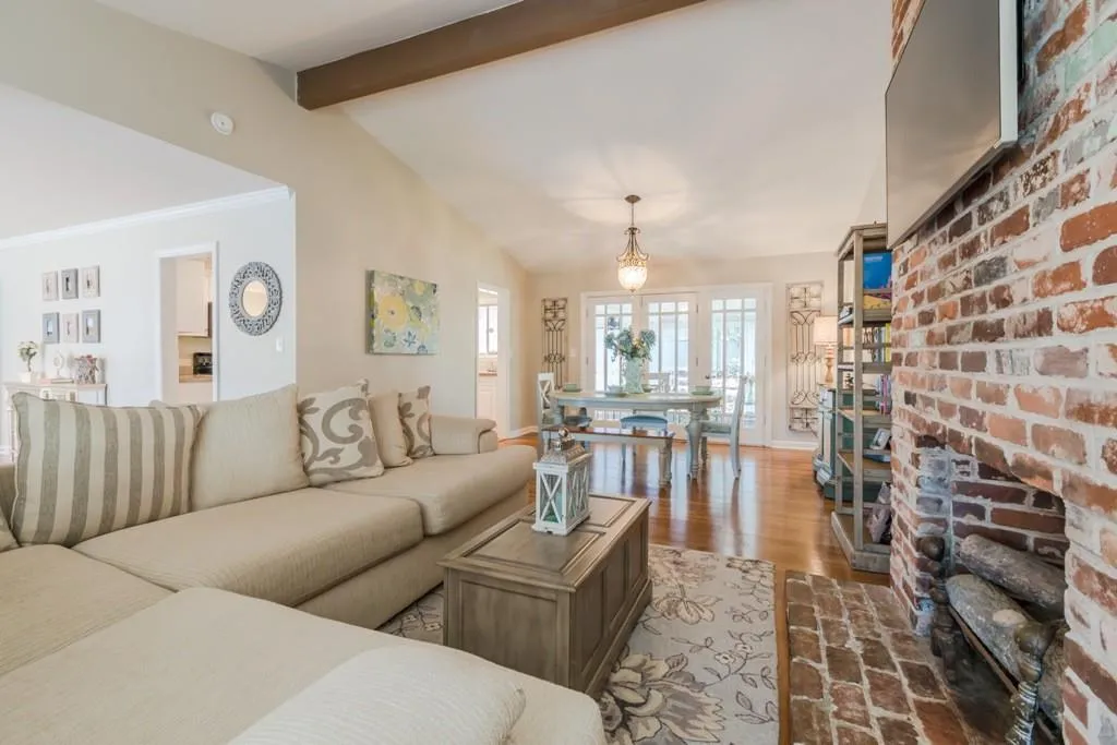 5964 Brookgreen Road, Sandy Springs, Georgia 30328, 3 Bedrooms Bedrooms, ,2 BathroomsBathrooms,Residential,Sold,5964 Brookgreen Road,5658110