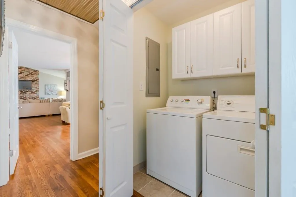 5964 Brookgreen Road, Sandy Springs, Georgia 30328, 3 Bedrooms Bedrooms, ,2 BathroomsBathrooms,Residential,Sold,5964 Brookgreen Road,5658110