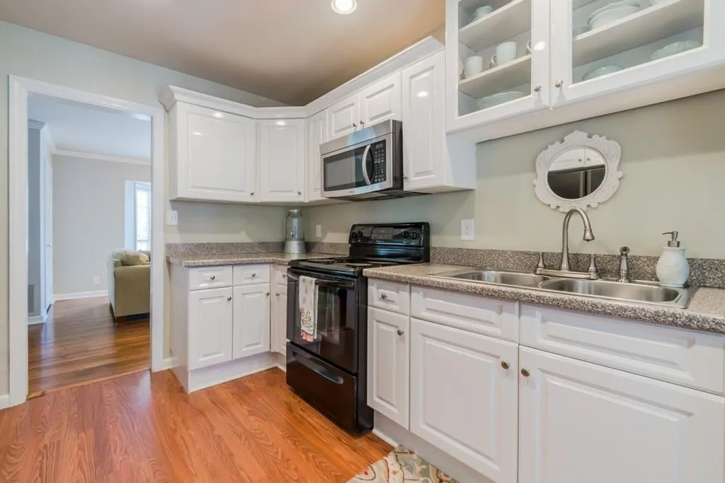 5964 Brookgreen Road, Sandy Springs, Georgia 30328, 3 Bedrooms Bedrooms, ,2 BathroomsBathrooms,Residential,Sold,5964 Brookgreen Road,5658110