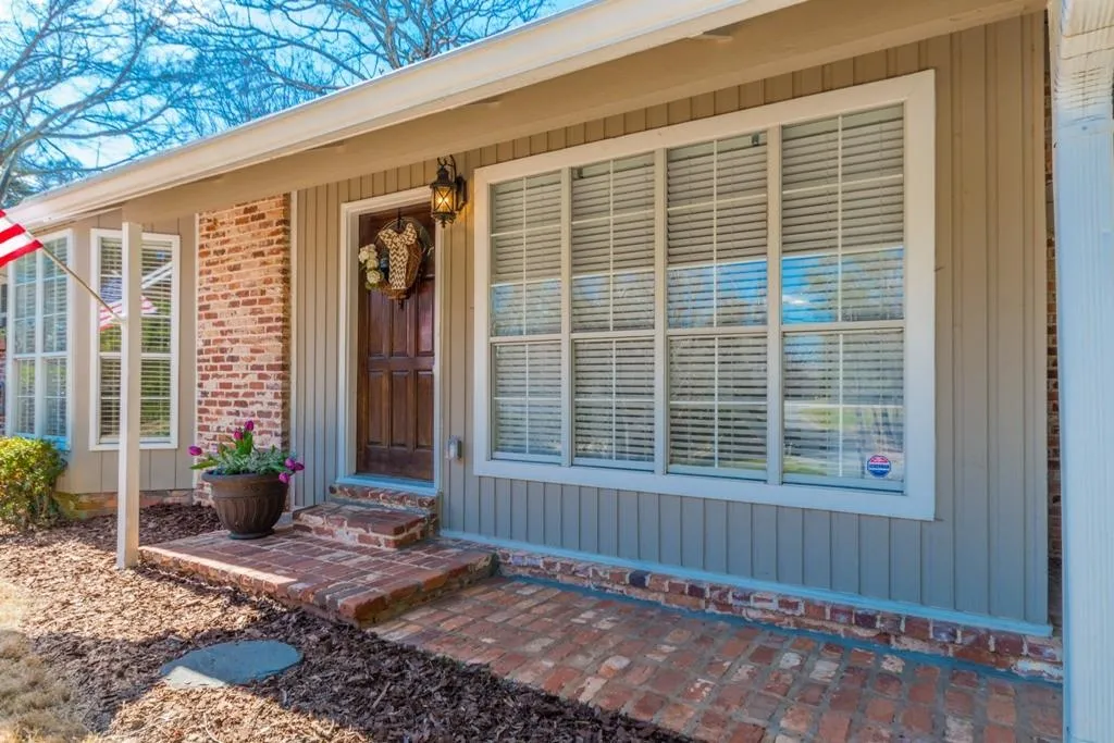 5964 Brookgreen Road, Sandy Springs, Georgia 30328, 3 Bedrooms Bedrooms, ,2 BathroomsBathrooms,Residential,Sold,5964 Brookgreen Road,5658110