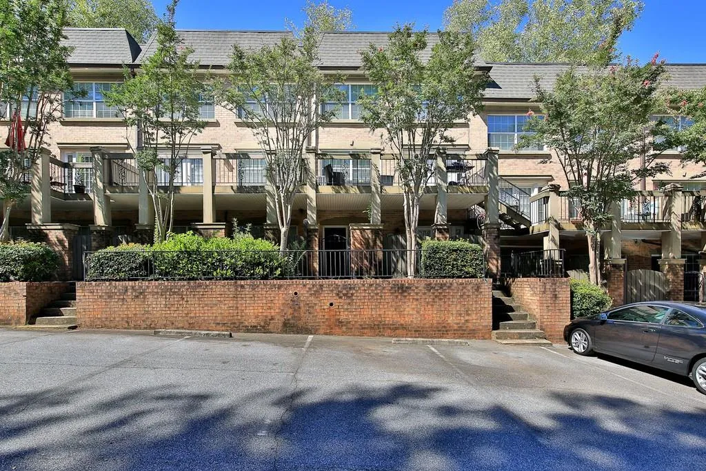 6980 Roswell Road Unit E11, Sandy Springs, Georgia 30328, 2 Bedrooms Bedrooms, ,2 BathroomsBathrooms,Residential,Sold,6980 Roswell Road Unit E11,6801944