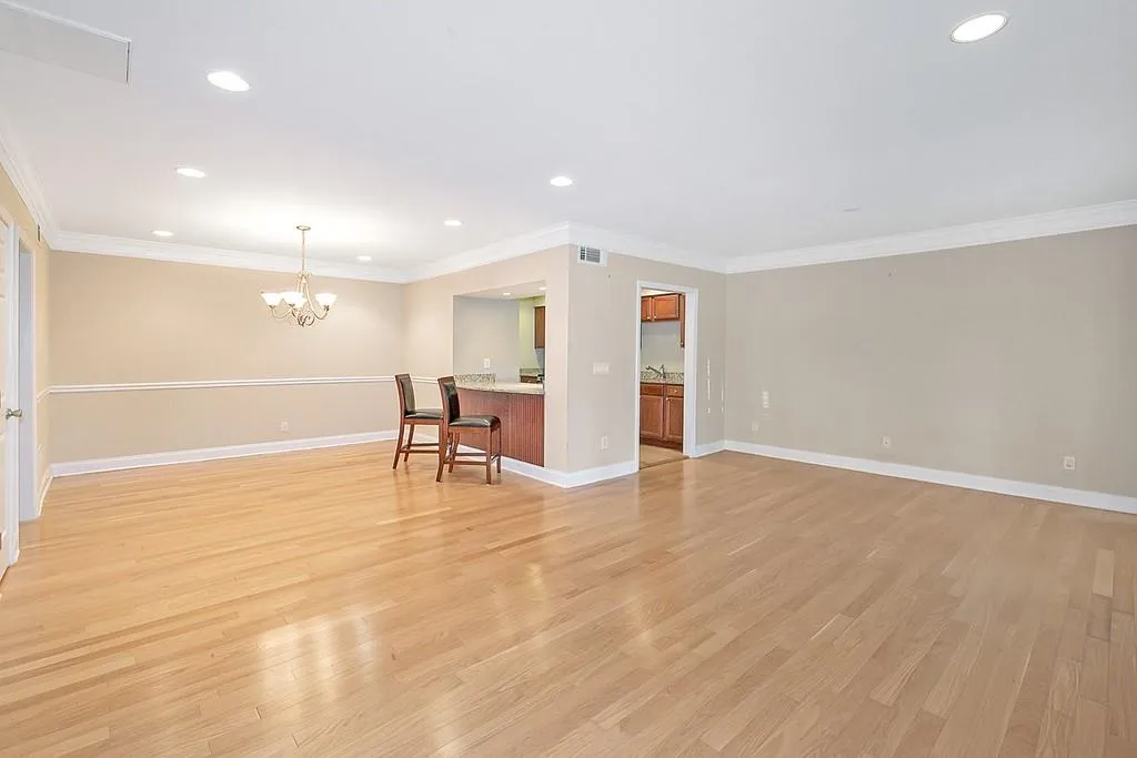 6980 Roswell Road Unit E11, Sandy Springs, Georgia 30328, 2 Bedrooms Bedrooms, ,2 BathroomsBathrooms,Residential,Sold,6980 Roswell Road Unit E11,6801944