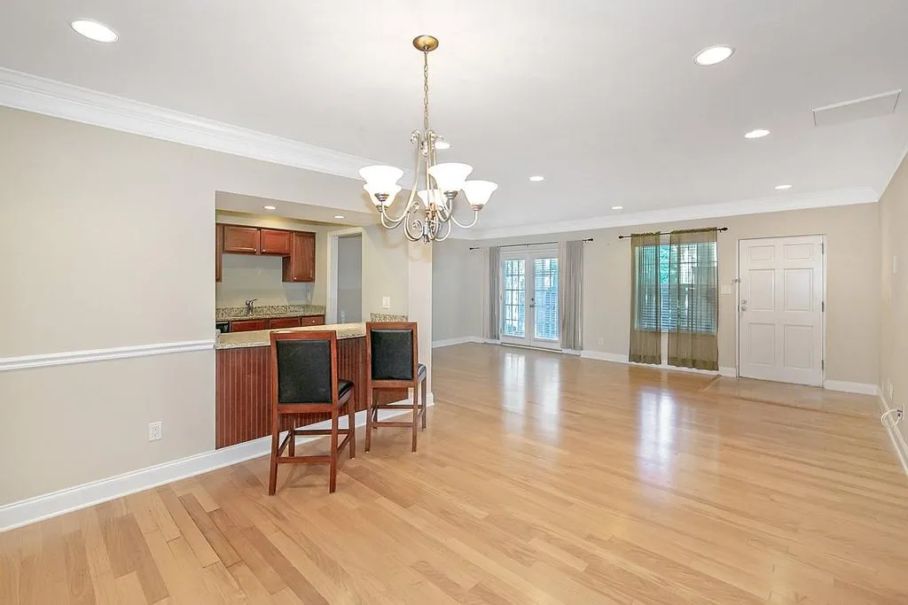 6980 Roswell Road Unit E11, Sandy Springs, Georgia 30328, 2 Bedrooms Bedrooms, ,2 BathroomsBathrooms,Residential,Sold,6980 Roswell Road Unit E11,6801944