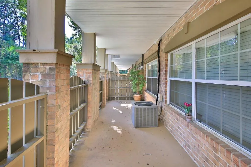 6980 Roswell Road Unit E11, Sandy Springs, Georgia 30328, 2 Bedrooms Bedrooms, ,2 BathroomsBathrooms,Residential,Sold,6980 Roswell Road Unit E11,6801944