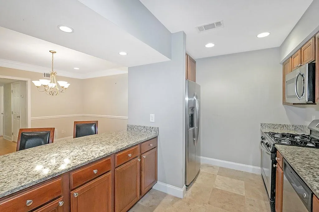 6980 Roswell Road Unit E11, Sandy Springs, Georgia 30328, 2 Bedrooms Bedrooms, ,2 BathroomsBathrooms,Residential,Sold,6980 Roswell Road Unit E11,6801944