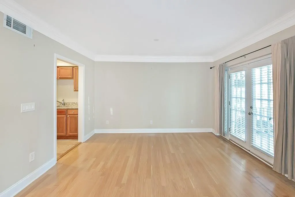 6980 Roswell Road Unit E11, Sandy Springs, Georgia 30328, 2 Bedrooms Bedrooms, ,2 BathroomsBathrooms,Residential,Sold,6980 Roswell Road Unit E11,6801944