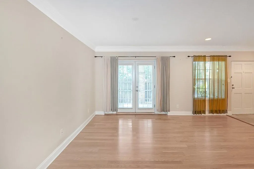 6980 Roswell Road Unit E11, Sandy Springs, Georgia 30328, 2 Bedrooms Bedrooms, ,2 BathroomsBathrooms,Residential,Sold,6980 Roswell Road Unit E11,6801944