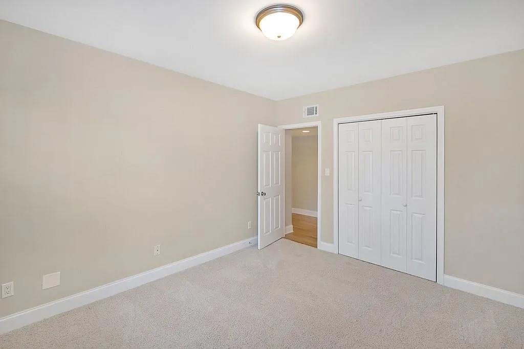 6980 Roswell Road Unit E11, Sandy Springs, Georgia 30328, 2 Bedrooms Bedrooms, ,2 BathroomsBathrooms,Residential,Sold,6980 Roswell Road Unit E11,6801944