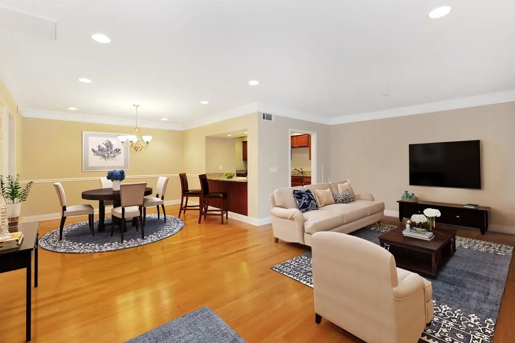 6980 Roswell Road Unit E11, Sandy Springs, Georgia 30328, 2 Bedrooms Bedrooms, ,2 BathroomsBathrooms,Residential,Sold,6980 Roswell Road Unit E11,6801944