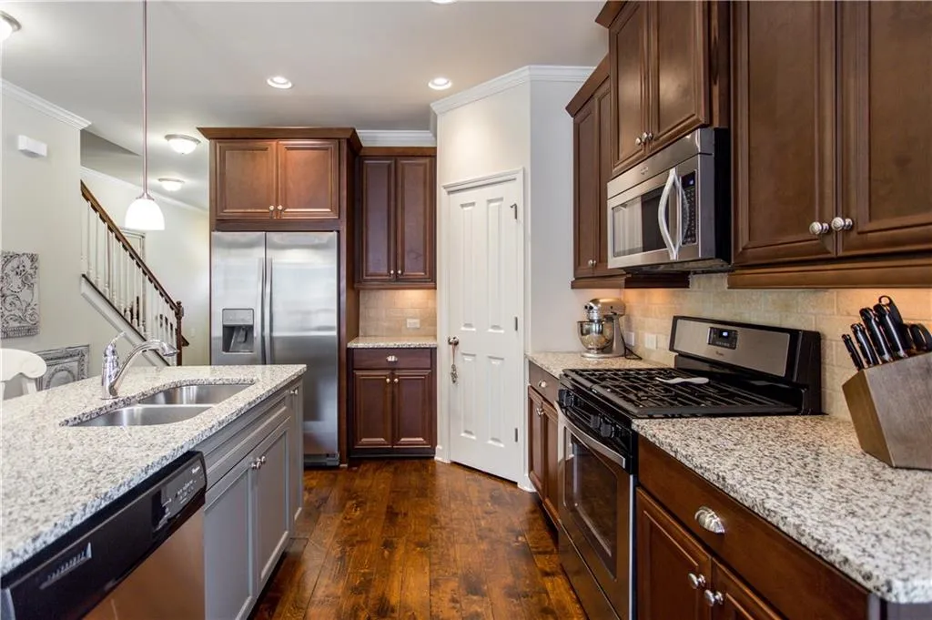 7315 Glisten Avenue, Atlanta, Georgia 30328, 3 Bedrooms Bedrooms, ,3 BathroomsBathrooms,Residential,Sold,7315 Glisten Avenue,5881795