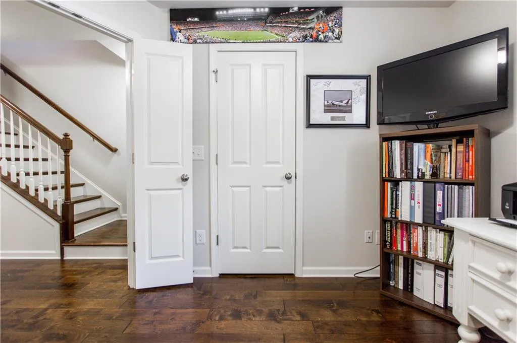 7315 Glisten Avenue, Atlanta, Georgia 30328, 3 Bedrooms Bedrooms, ,3 BathroomsBathrooms,Residential,Sold,7315 Glisten Avenue,5881795