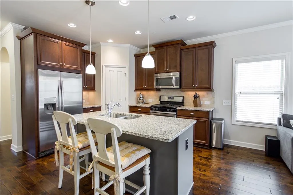 7315 Glisten Avenue, Atlanta, Georgia 30328, 3 Bedrooms Bedrooms, ,3 BathroomsBathrooms,Residential,Sold,7315 Glisten Avenue,5881795