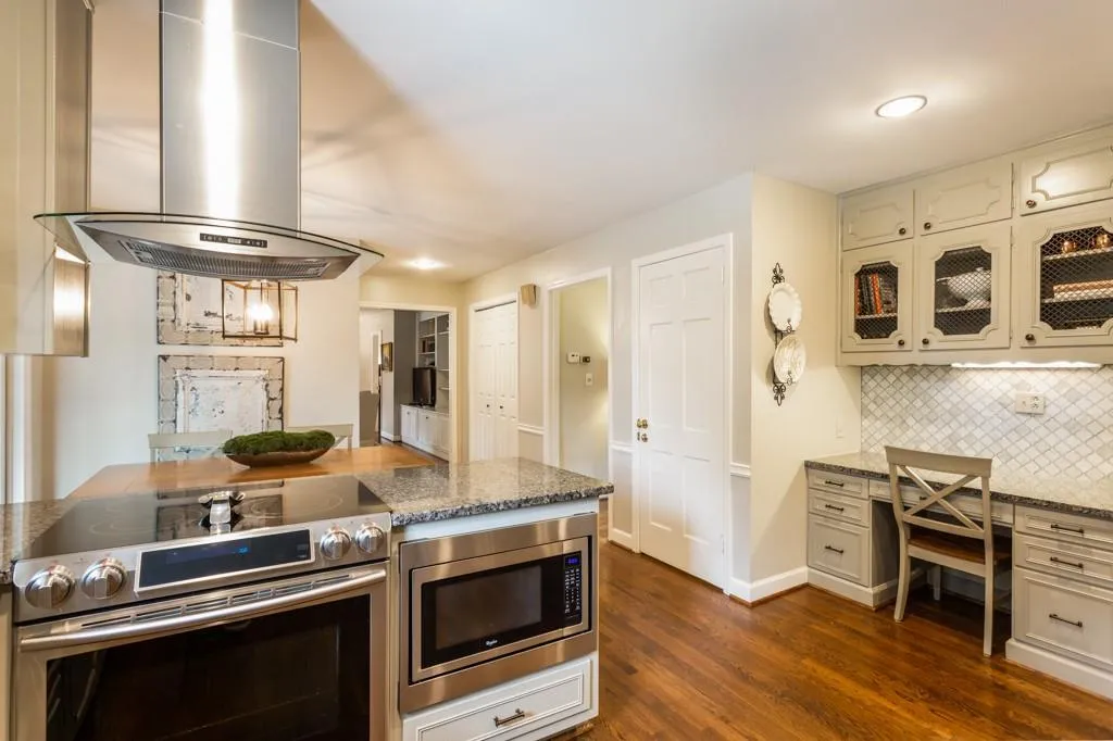 6230 Rivercliffe Drive, Atlanta, Georgia 30328, 5 Bedrooms Bedrooms, ,3 BathroomsBathrooms,Residential,Sold,6230 Rivercliffe Drive,6511245