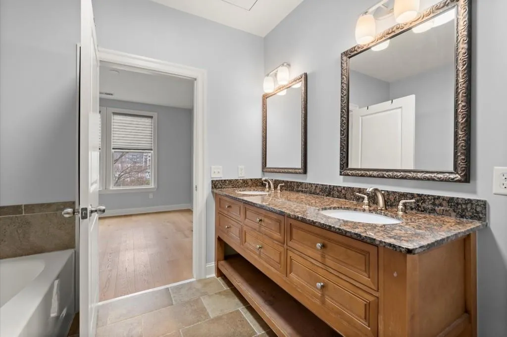 901 Abernathy Road Ne, Sandy Springs, Georgia 30328, 2 Bedrooms Bedrooms, ,2 BathroomsBathrooms,Residential,For Sale,901 Abernathy Road Ne,7536839